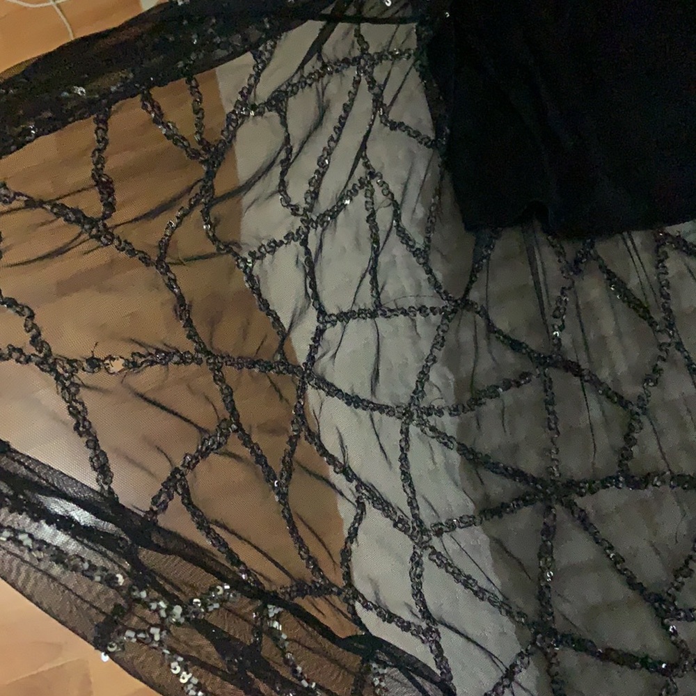 Dress - Picture 6 of 8